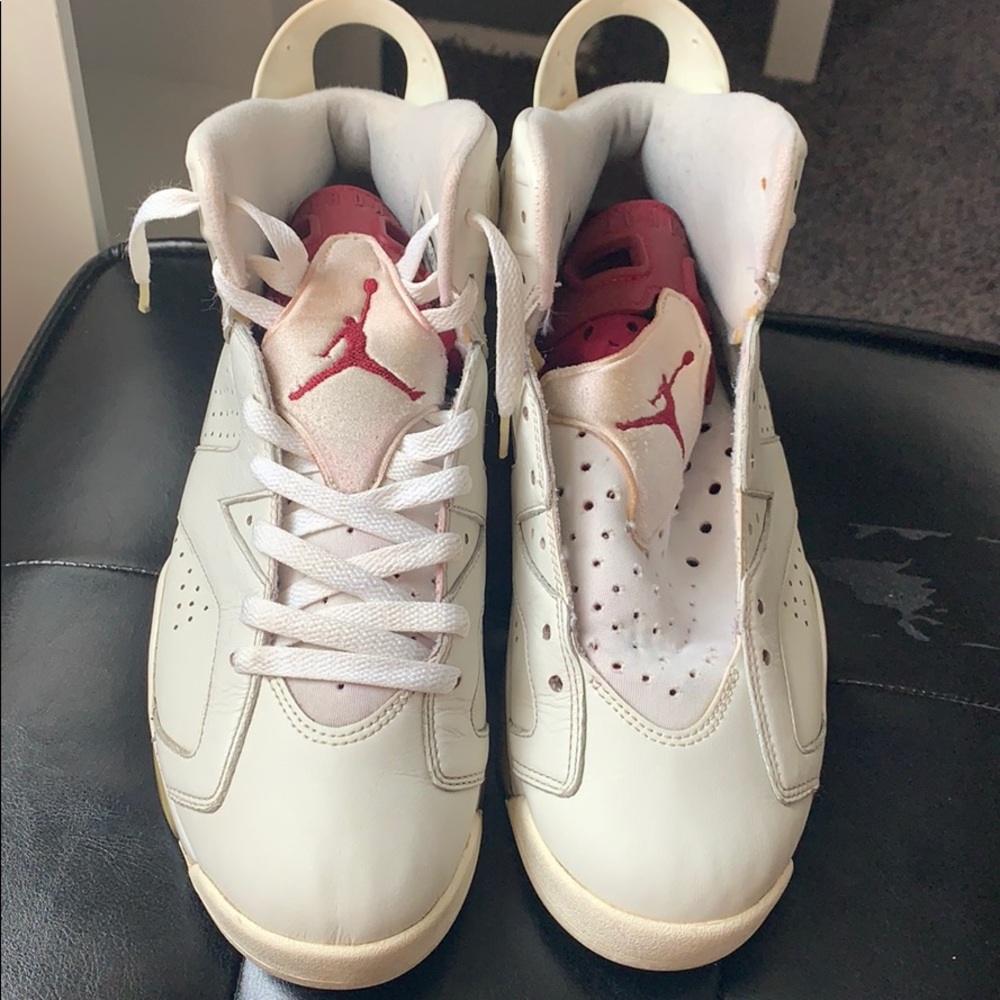 Air Jordan 6 “Maroon” size 9.5 men .